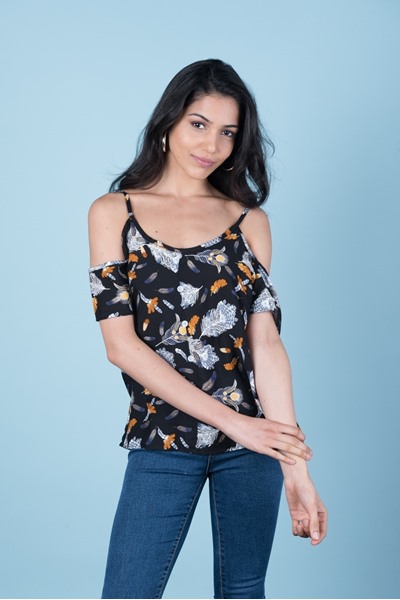 Imagen de BLUSA ABOTONADA C/ ABERTURA EN MANGAS