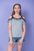 Imagen de REMERA CON MANGA ABIERTA CON POMPONES