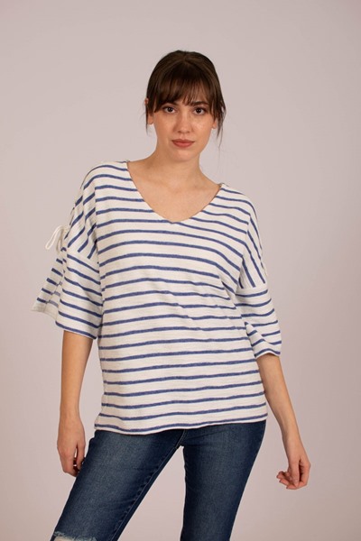 Imagen de BLUSA A RAYAS C/ DISEÑO EN MANGA