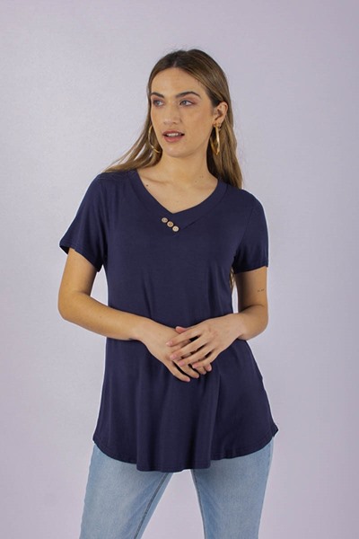 Imagen de BLUSA DISEÑO DE BOTONES EN ESCOTE