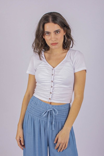 Imagen de CROP TOP CON FRUNCES BOTONES