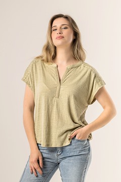 Imagen de BLUSA C/ DISEÑO EN ESCOTE