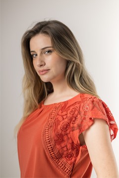 Imagen de BLUSA C/ DISEÑO EN MANGA