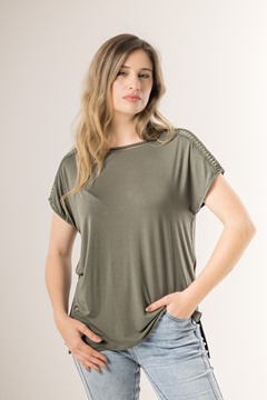 Imagen de BLUSA CON DISEÑO EN HOMBROS