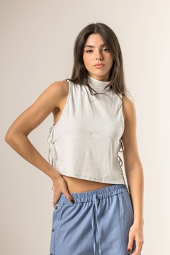 Imagen de BLUSA CUELLO ALTO ACORDONADO