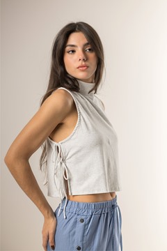 Imagen de BLUSA CUELLO ALTO ACORDONADO