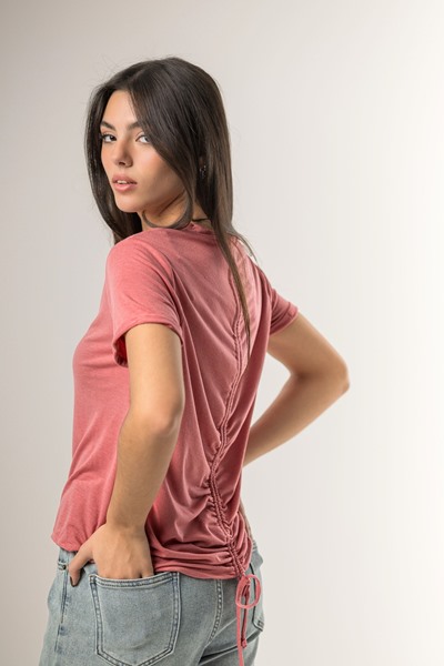 Imagen de BLUSA C/ DISEÑO ACORDONADO DETRÁS