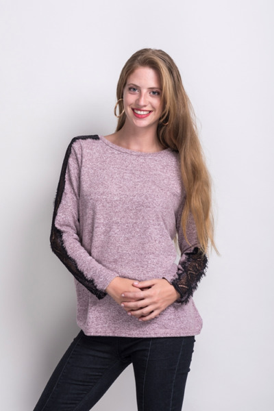 Imagen de BUZO CON DISEÑO DE ENCAJE EN MANGA