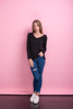Imagen de BLUSA C/ DISEÑO EN ESCOTE Y TERMINACIÓN
