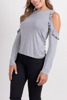 Imagen de BLUSA C/ VOLADO EN HOMBRO