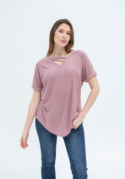 Imagen de BLUSA BRODERIE C/ DISEÑO EN ESCOTE