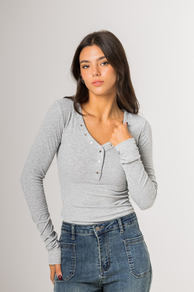 Imagen de BLUSA C/ BOTONES EN ESCOTE